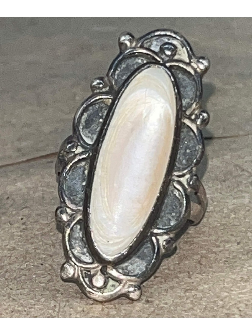 Navajo jewelry handmade vintage mother of Pearl sterling silver ring size 5